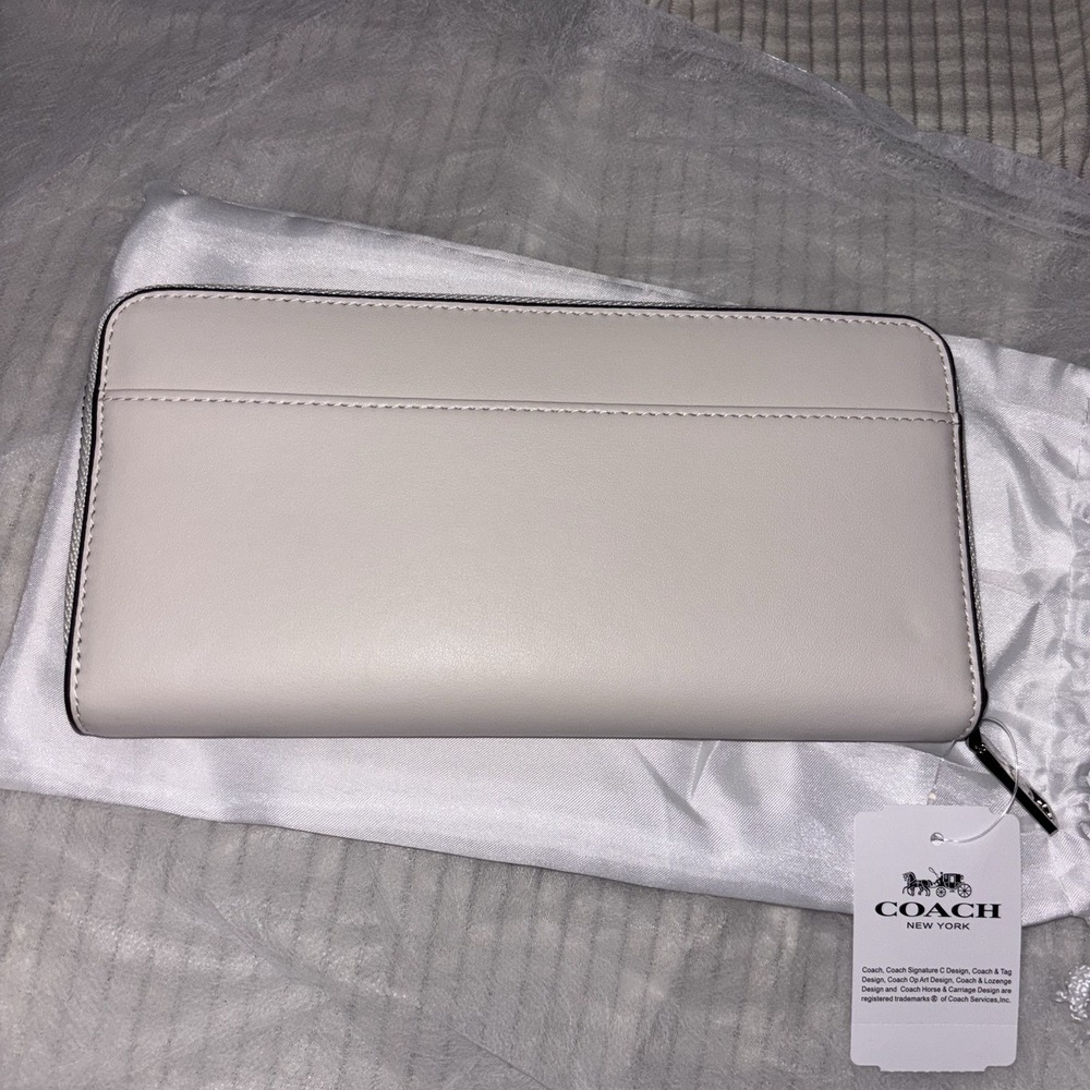 New NWT COACH x PEANUTS  Wallet Snoopy Woodstock Leather Zip White - Picture 2 of 4
